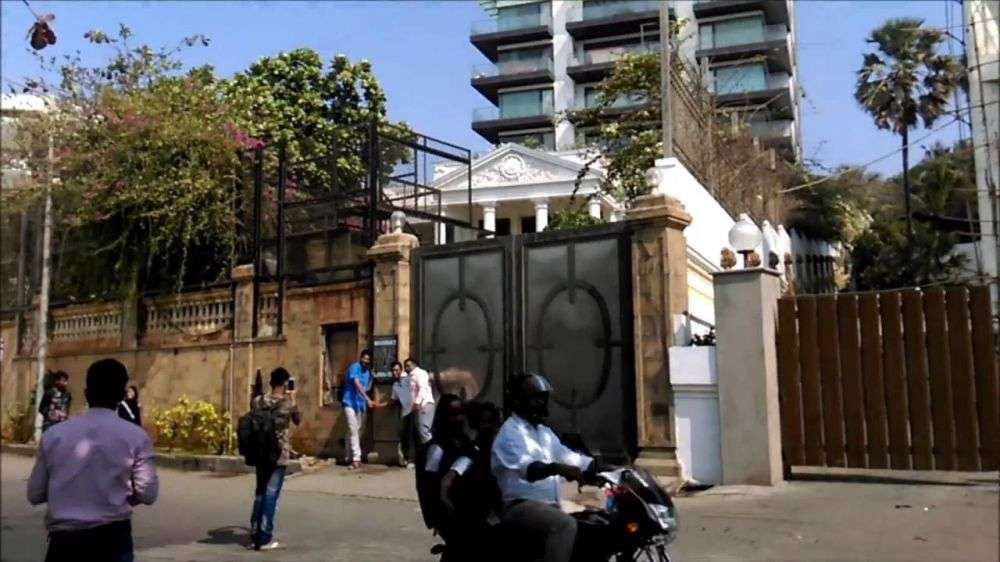 9 Potret Ada Mewah Artis Bollywood, Shahrukh Khan Capai Rp700 Miliar, Bak Istana Romawi Kuno!