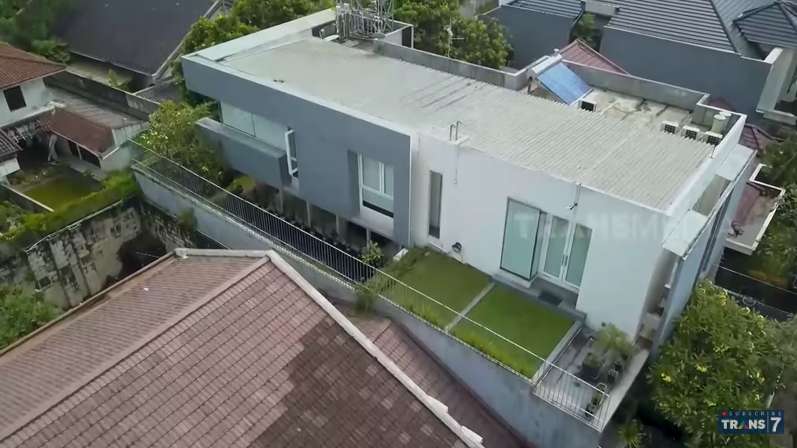 10 Potret Mewahnya Rumah Penyanyi 'Hot' Devi Demplon, Ternyata Sultan, Mewahnya Bikin Melongo!