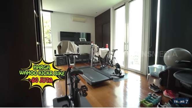 10 Potret Mewahnya Rumah Penyanyi 'Hot' Devi Demplon, Ternyata Sultan, Mewahnya Bikin Melongo!