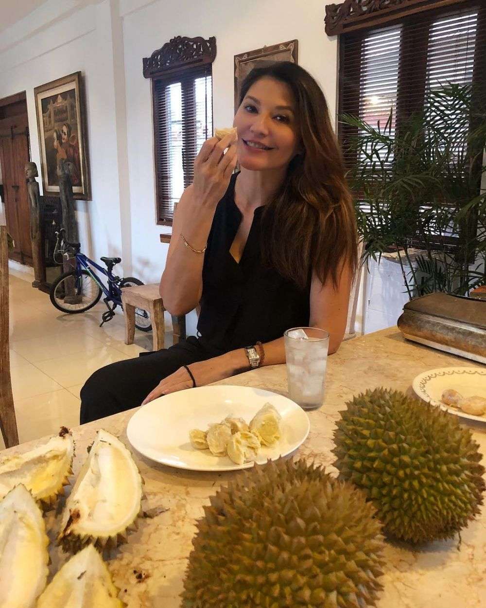 10 Potret Rumah Mewah Tamara Bleszynski di Bali, Kini Ngaku Diteror ‘Tali Hitam’!