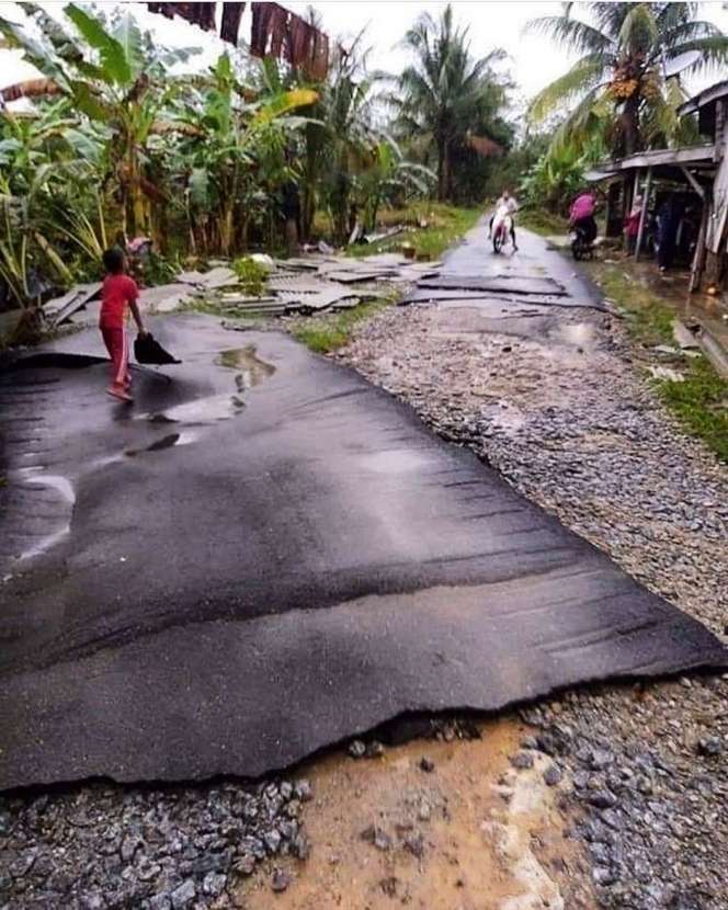 10 Potret Pembangunan Jalan Ini Nyeleneh Banget, Hasilnya Bikin Geleng-Geleng Kepala!