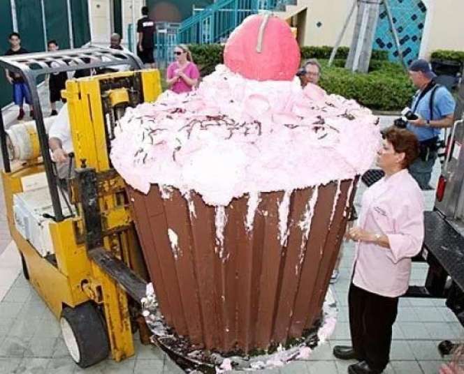 10 Potret Makanan Ukuran Super Jumbo, Auto Bikin Kenyang!