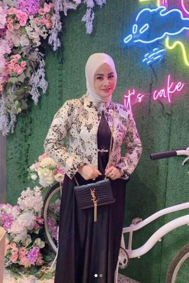 Masih Ingat Cici Paramida yang 13 Tahun Menjanda? Kini Punya Pacar Berondong dari Arab!