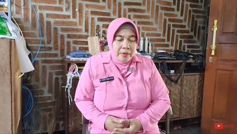Ingat Dukun Ningsih Tinampi? Dulu Ngaku Bisa Panggil Nabi & Malaikat, Kabarnya Bikin Syok, Kini Diangkat Jadi Ibu Bhayangkari