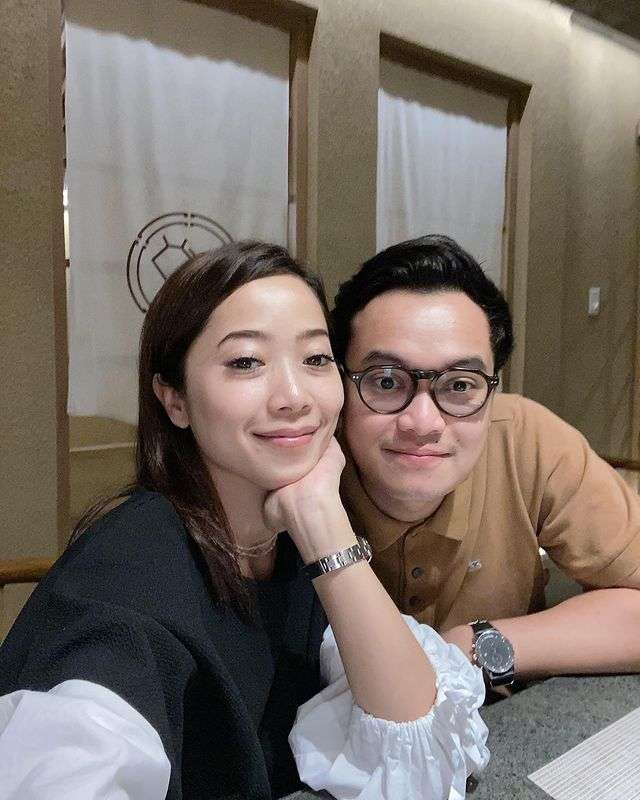8 Seleb Ini Ternyata Menikah dengan Teman Masa Kecil, Ada yang Sudah Pacaran 12 Tahun!