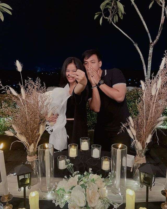8 Seleb Ini Ternyata Menikah dengan Teman Masa Kecil, Ada yang Sudah Pacaran 12 Tahun!