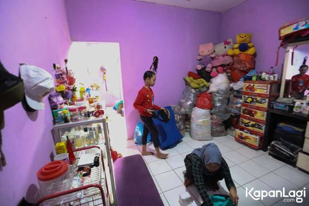 10 Potret Adu Kontrakan Sony Wakwaw VS Misca Mancung, Kondisinya Memprihatinkan!