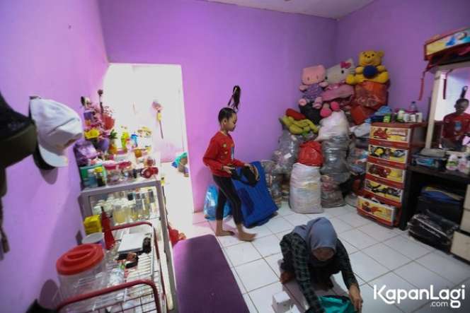 10 Potret Adu Kontrakan Sony Wakwaw VS Misca Mancung, Kondisinya Memprihatinkan!