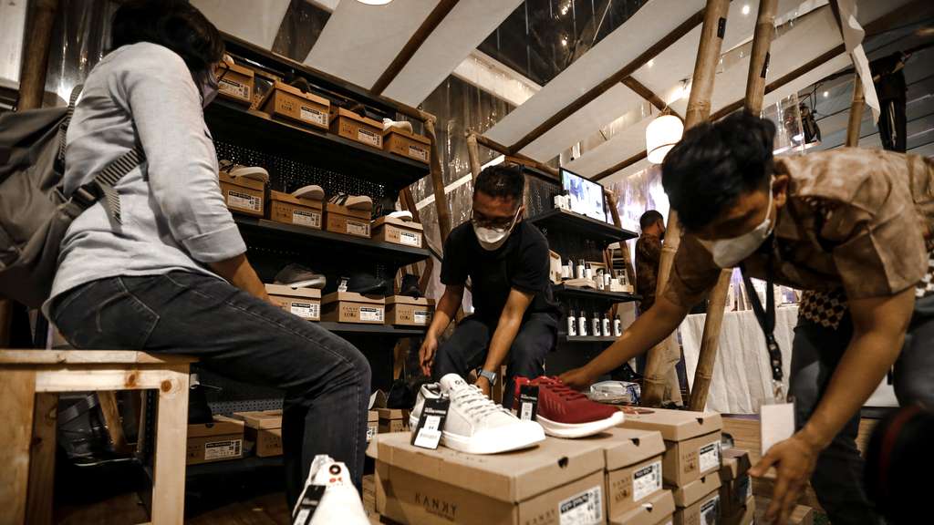 FOTO: Bangga Produk Lokal Puluhan Tenan UKM Mejeng di Pagelaran Sabang - Merauke