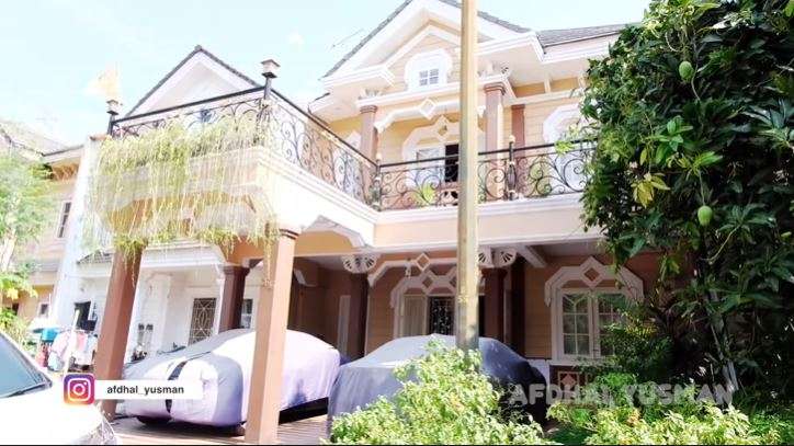 10 Potret Rumah Errina GD ‘Pemain Drama Kolosal’, Sultan di Dunia Nyata, Disebut Istana Cibubur!