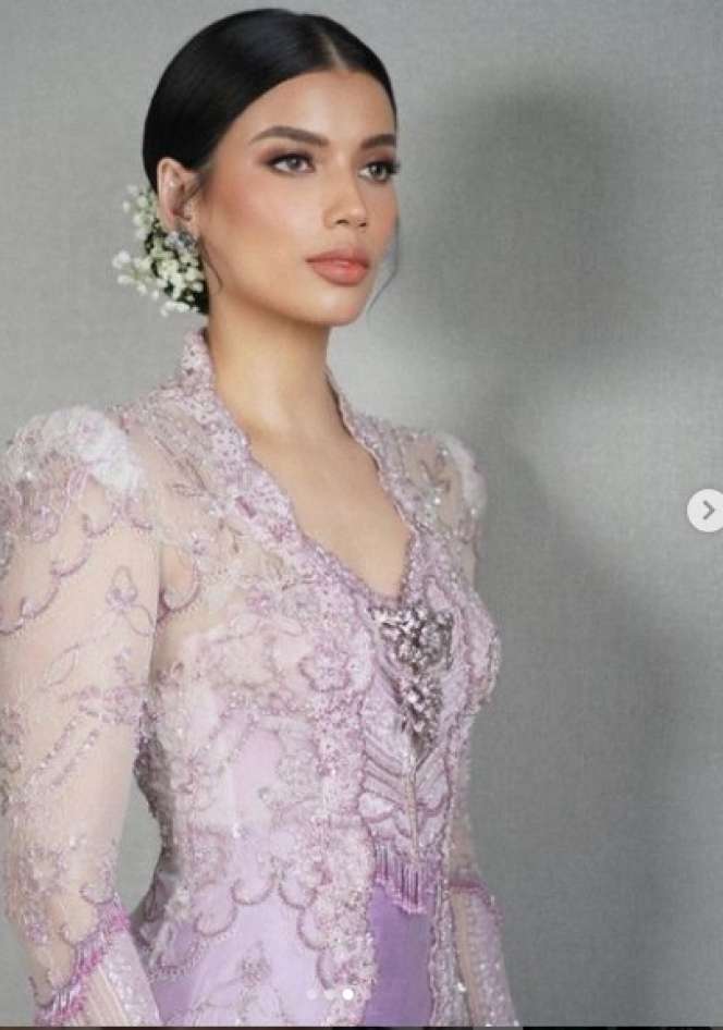 7 Potret Cantik Sabrina Chairunnisa di Hari Pernikahan, Gaun dan Riasannya Bikin Pangling!