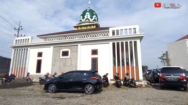 10 Potret Megahnya Masjid PO Haryanto ‘Si Raja Bus Asal Kudus’, Bentuk Kubahnya Bikin Melongo!