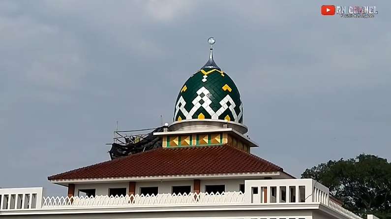 10 Potret Megahnya Masjid PO Haryanto ‘Si Raja Bus Asal Kudus’, Bentuk Kubahnya Bikin Melongo!