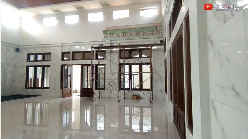 10 Potret Megahnya Masjid PO Haryanto ‘Si Raja Bus Asal Kudus’, Bentuk Kubahnya Bikin Melongo!