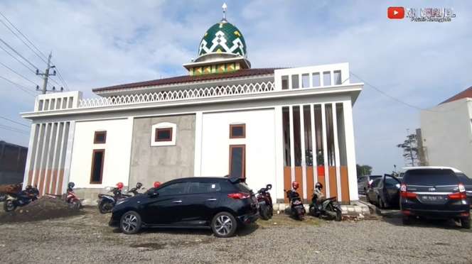 10 Potret Megahnya Masjid PO Haryanto ‘Si Raja Bus Asal Kudus’, Bentuk Kubahnya Bikin Melongo!