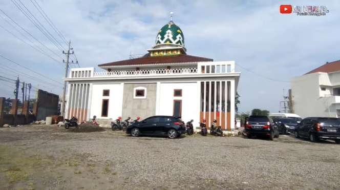 10 Potret Megahnya Masjid PO Haryanto ‘Si Raja Bus Asal Kudus’, Bentuk Kubahnya Bikin Melongo!