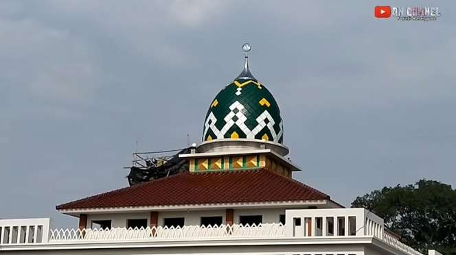 10 Potret Megahnya Masjid PO Haryanto ‘Si Raja Bus Asal Kudus’, Bentuk Kubahnya Bikin Melongo!