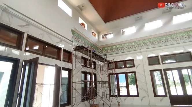 10 Potret Megahnya Masjid PO Haryanto ‘Si Raja Bus Asal Kudus’, Bentuk Kubahnya Bikin Melongo!