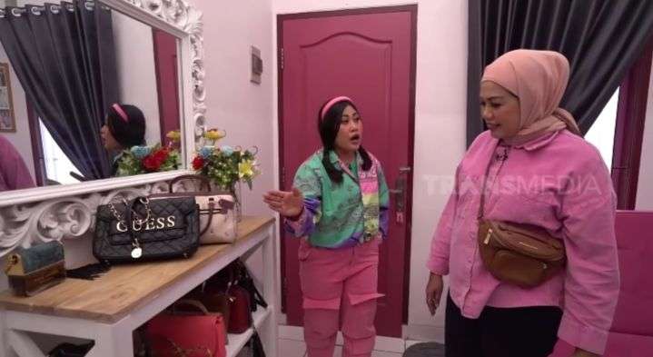 Adu Mewah 3 Rumah Artis Mantan ART, Elly Sugigi Ternyata Tajir Abis, Nyaris Rp 1 Miliar
