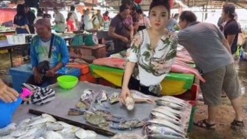Potret Pramugari Cantik ‘Buntung Sebelah’ Belanja di Pasar, Ternyata Ini Fakta Sebenarnya!