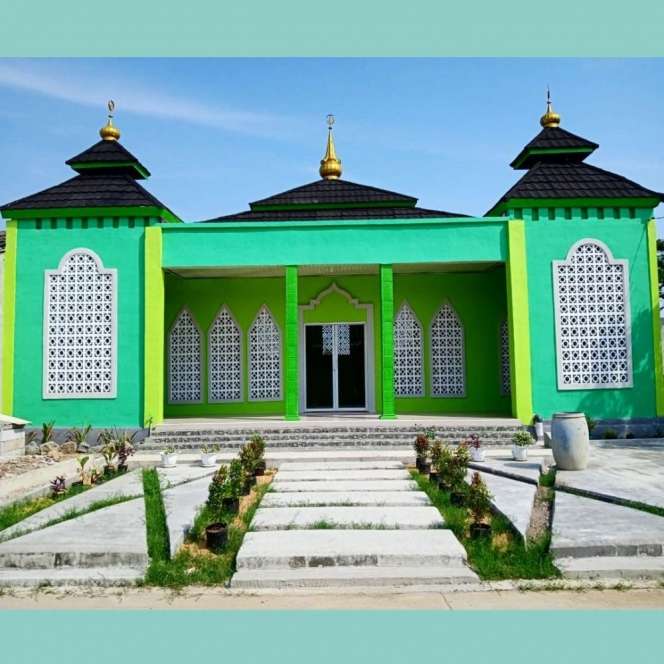 4 Seleb Bangun Masjid dengan Uang Pribadi, Desainnya Megah dan Mewah Banget!