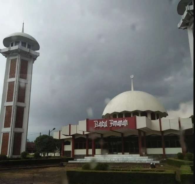 4 Seleb Bangun Masjid dengan Uang Pribadi, Desainnya Megah dan Mewah Banget!