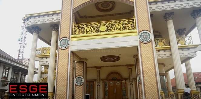 4 Seleb Bangun Masjid dengan Uang Pribadi, Desainnya Megah dan Mewah Banget!