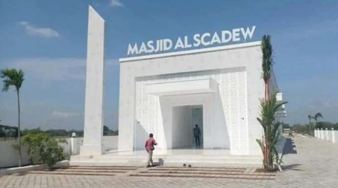 4 Seleb Bangun Masjid dengan Uang Pribadi, Desainnya Megah dan Mewah Banget!