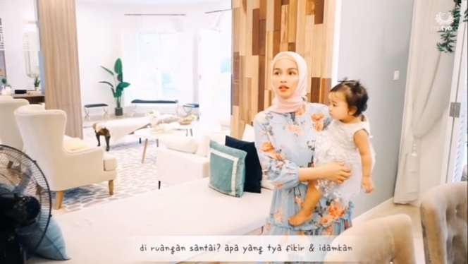 8 Potret Rumah Artis ‘Sultan’ di Luar Negeri, Milik Anggun C Sasmi Bak Istana di Tengah Hutan