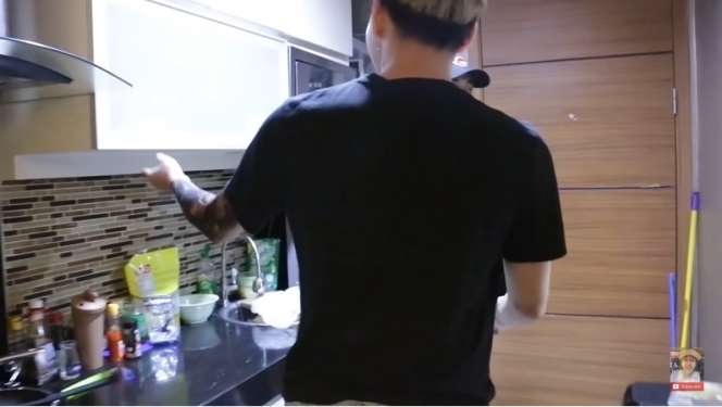 10 Potret Apartemen Ferdian Paleka yang Viral Prank Sampah, Terciduk Ada Sabun Bolong!