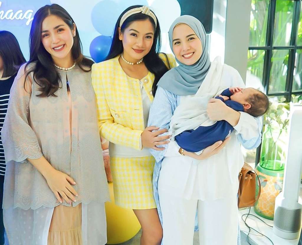 Potret Perayaan Satu Bulan Anak Jessica Iskandar dan Vincent Verhaag, Nama dan Wajahnya Diungkap!