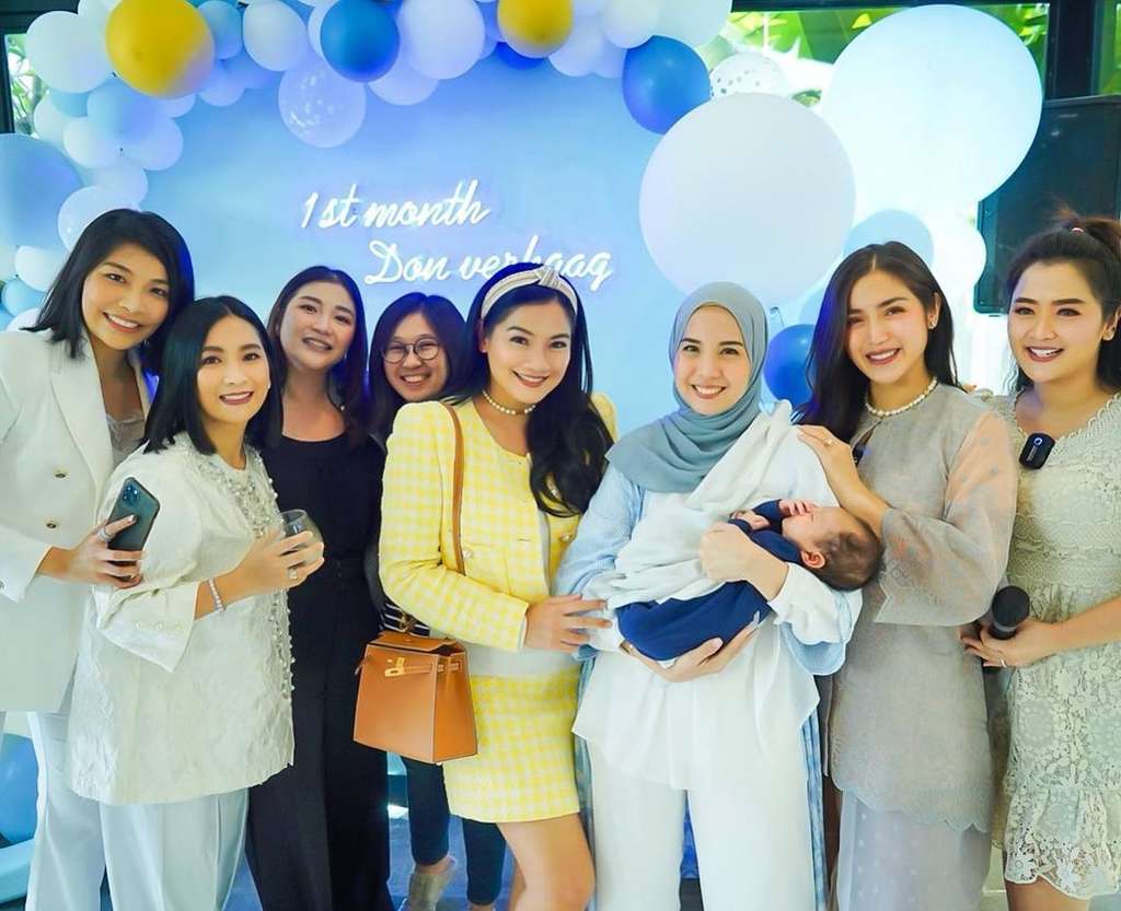 Potret Perayaan Satu Bulan Anak Jessica Iskandar dan Vincent Verhaag, Nama dan Wajahnya Diungkap!