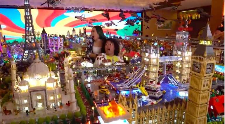 10 Potret Uniknya Rumah Crazy Rich Maliki Andrizal, Bak Miniatur Dunia Robot, Ada Timezone Pribadi!