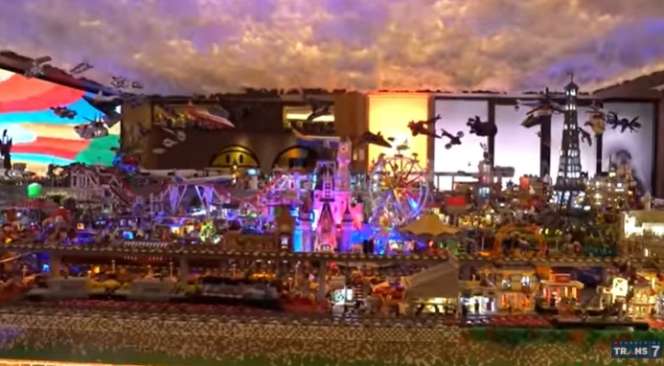 10 Potret Uniknya Rumah Crazy Rich Maliki Andrizal, Bak Miniatur Dunia Robot, Ada Timezone Pribadi!