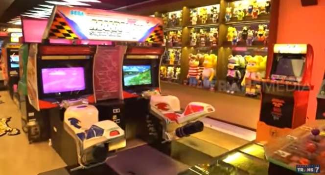 10 Potret Uniknya Rumah Crazy Rich Maliki Andrizal, Bak Miniatur Dunia Robot, Ada Timezone Pribadi!