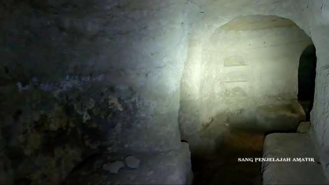 Berlokasi di Tengah Hutan, 8 Potret Rumah Batu Dibangun Dengan Cara Dipahat, Punya Aura Mistis Usai Ditinggal Pemiliknya!