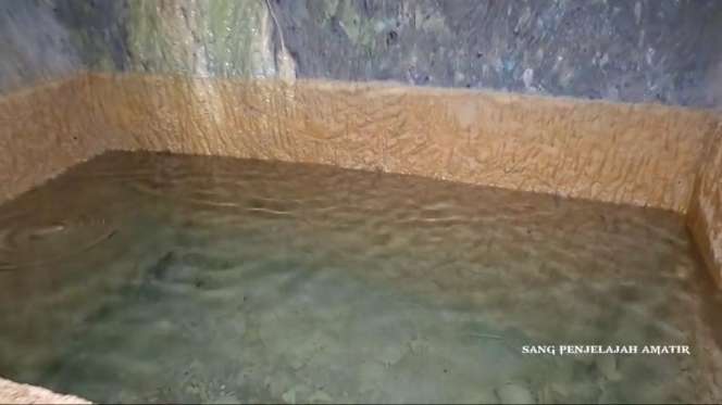 Berlokasi di Tengah Hutan, 8 Potret Rumah Batu Dibangun Dengan Cara Dipahat, Punya Aura Mistis Usai Ditinggal Pemiliknya!