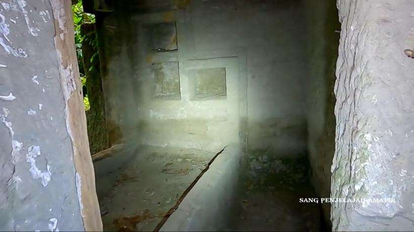 Berlokasi di Tengah Hutan, 8 Potret Rumah Batu Dibangun Dengan Cara Dipahat, Punya Aura Mistis Usai Ditinggal Pemiliknya!