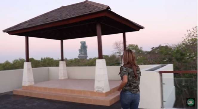 12 Potret Rooftop Rumah Artis Paling Mewah, Rachel Vennya Ada Kolam Renang Tembus Pandang!