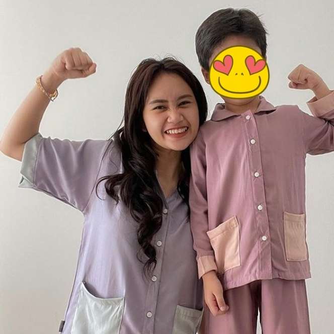 Potret Gaya Permesta Dhyaz Anak Farida Nurhan, Pernah Oplas di Thailand Hingga Hidungnya Alami Infeksi!