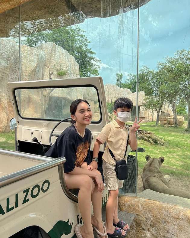 Potret Gaya Permesta Dhyaz Anak Farida Nurhan, Pernah Oplas di Thailand Hingga Hidungnya Alami Infeksi!