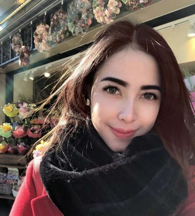 Potret Hana Kartika Istri Enji yang Jarang Terekpos, Kecantikannya Nggak Kalah sama Ayu Ting Ting!