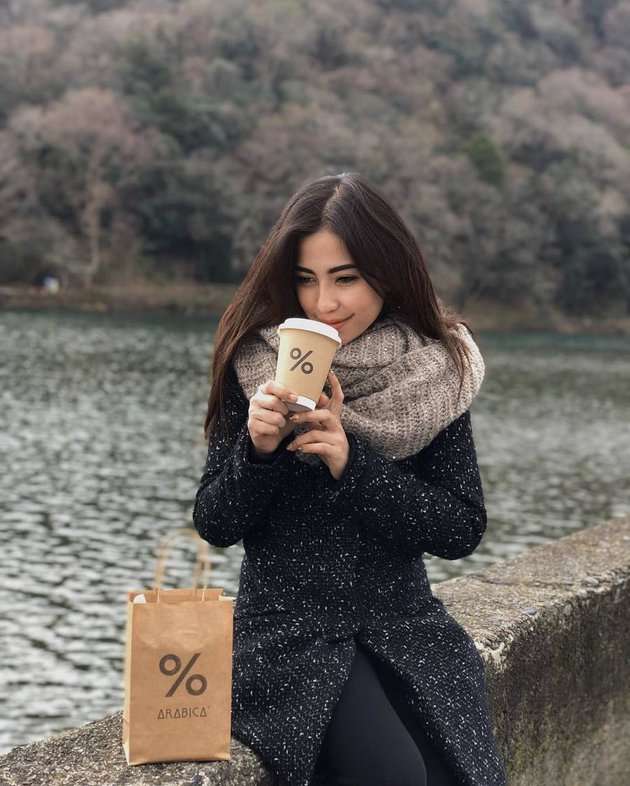 Potret Hana Kartika Istri Enji yang Jarang Terekpos, Kecantikannya Nggak Kalah sama Ayu Ting Ting!