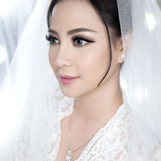 Potret Hana Kartika Istri Enji yang Jarang Terekpos, Kecantikannya Nggak Kalah sama Ayu Ting Ting!