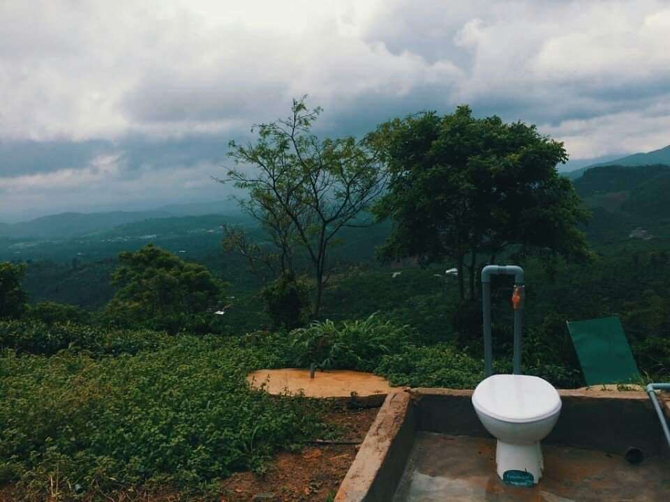 10 Potret Toilet Nyeleneh di Tempat Tak Biasa, Bikin Mikir Dua Kali!