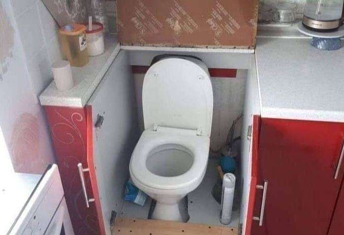 10 Potret Toilet Nyeleneh di Tempat Tak Biasa, Bikin Mikir Dua Kali!