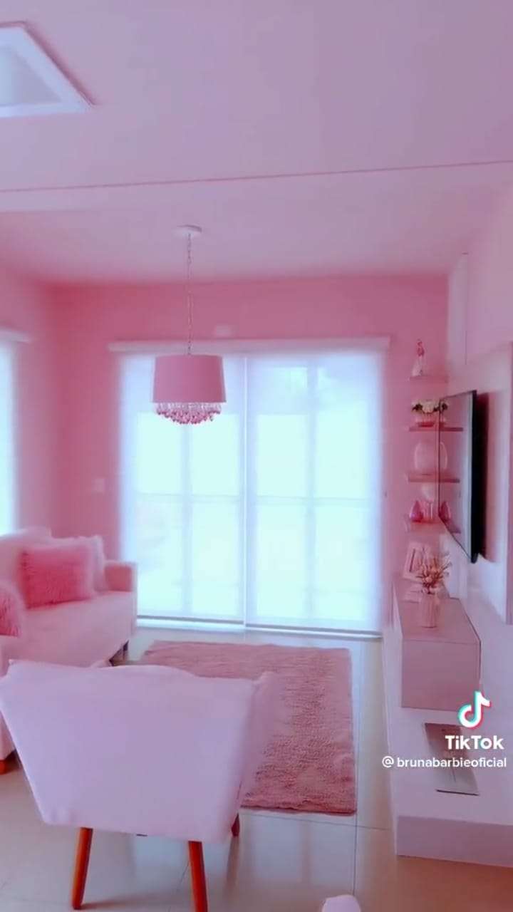 10 Potret Rumah Wanita Penggemar Barbie, Bak Istana Dongeng di Dunia Nyata!