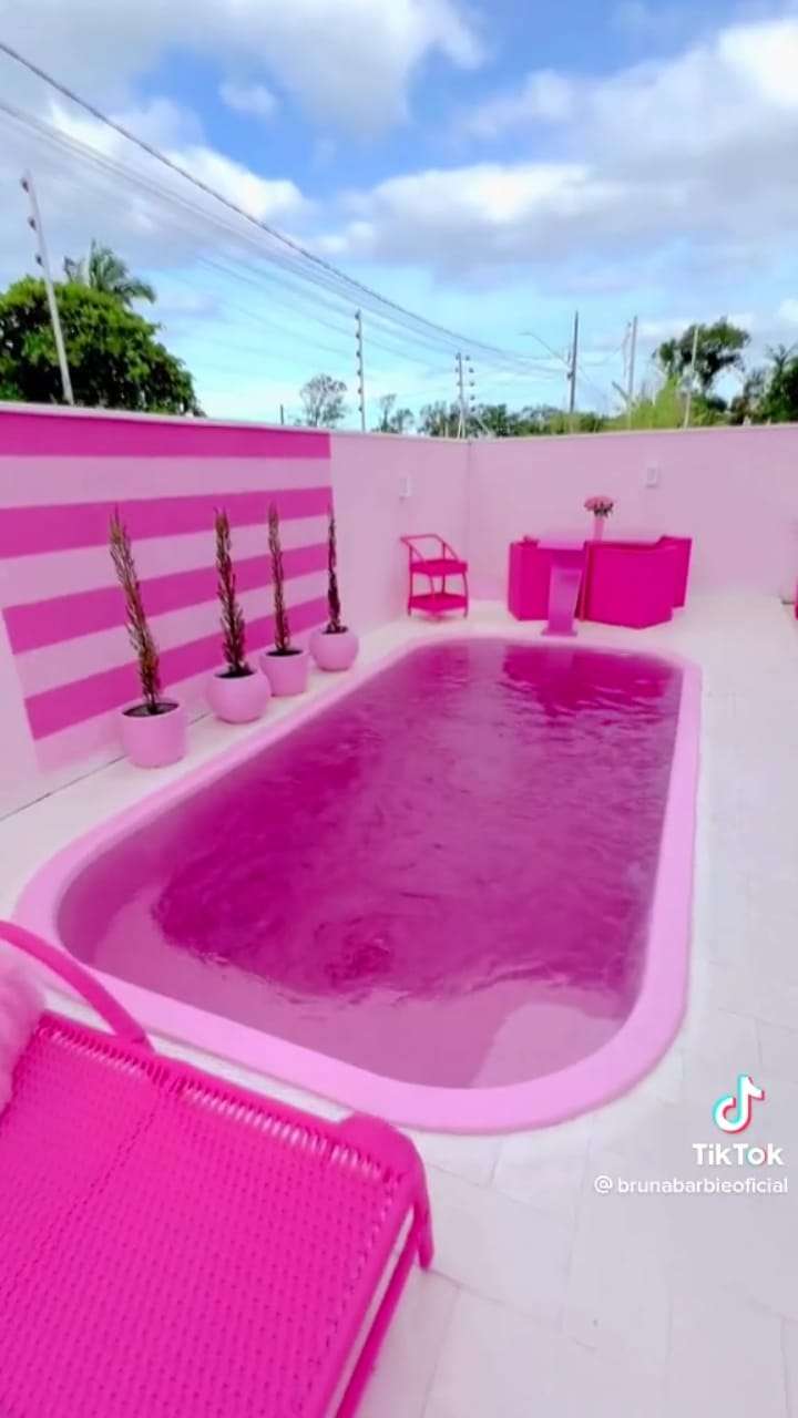 10 Potret Rumah Wanita Penggemar Barbie, Bak Istana Dongeng di Dunia Nyata!