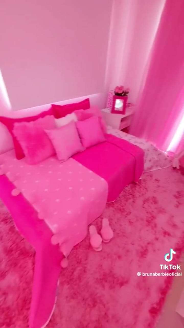 10 Potret Rumah Wanita Penggemar Barbie, Bak Istana Dongeng di Dunia Nyata!
