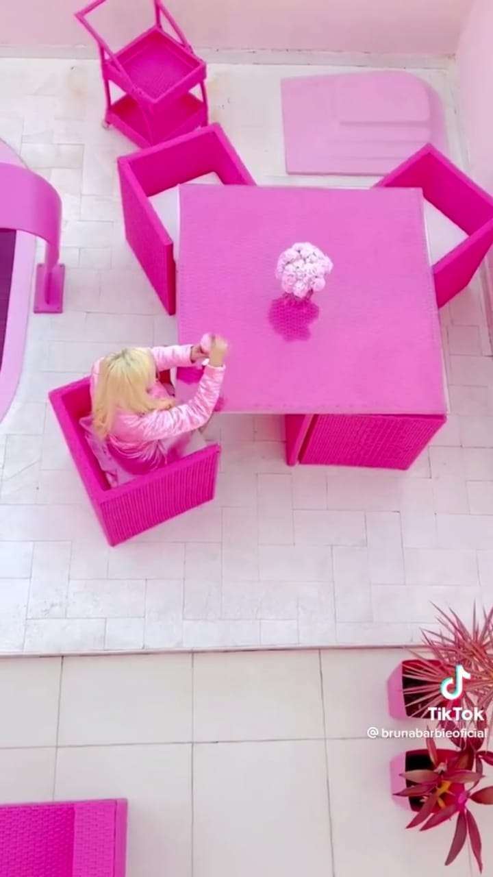 10 Potret Rumah Wanita Penggemar Barbie, Bak Istana Dongeng di Dunia Nyata!